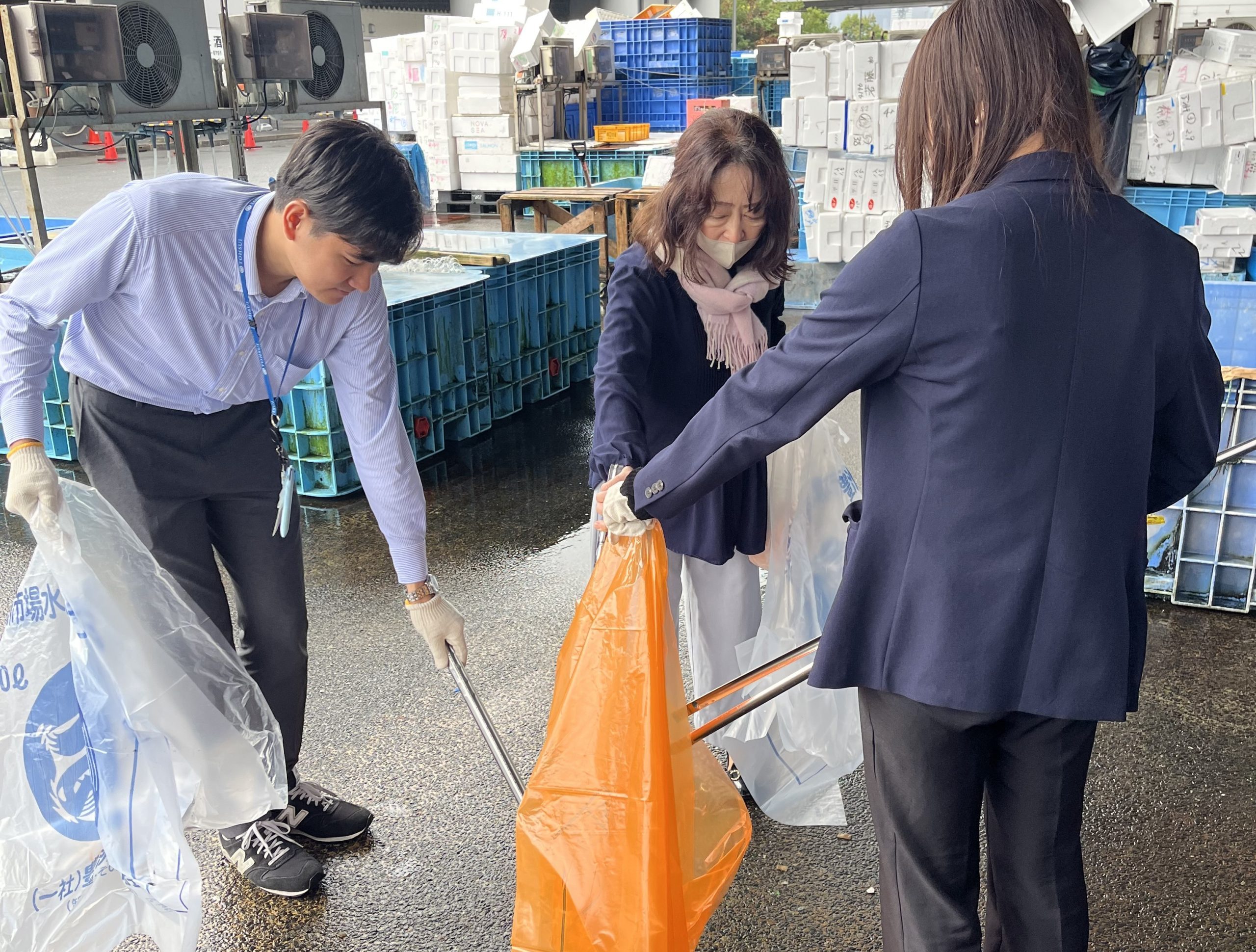 豊洲市場ゴミゼロキャンペーンに参加しました！ - 東都水産株式会社